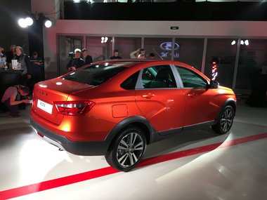 slide image for gallery: 23599 | Lada Vesta Cross