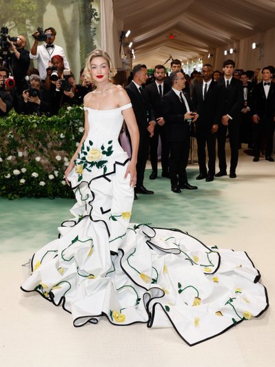 Какие вечерние платья выбирают звезды на Met Gala - фото