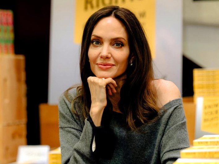 Анджелина Джоли на презентации книги «Know your rights» Анджелина Джоли на презентации книги «Know your rights»