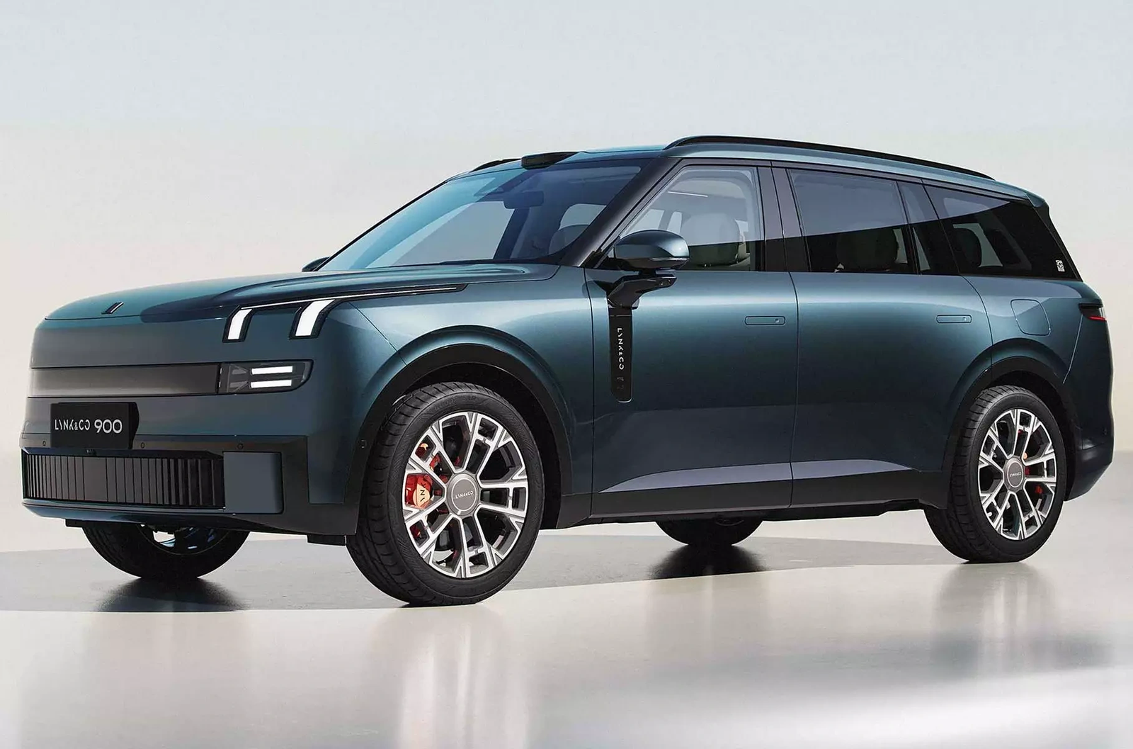 Раскрыта стоимость брутального кроссовера Lynk & Co 900, созданного Geely и Volvo Раскрыта стоимость брутального кроссовера Lynk & Co 900, созданного Geely и Volvo