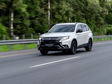 slide image for gallery: 26465 | Mitsubishi Outlander