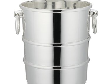 Slide image for gallery: 3499 | Комментарий «Леди Mail.Ru»: Presidio Silver Plated Ice Bucket позволит стильно и со вкусом охладить любимые напитки