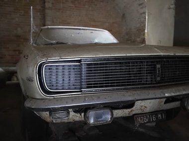 abandoned-millionaire-s-mansion-has-a-1968-chevrolet-camaro-rs-in-the-basement_9.jpeg