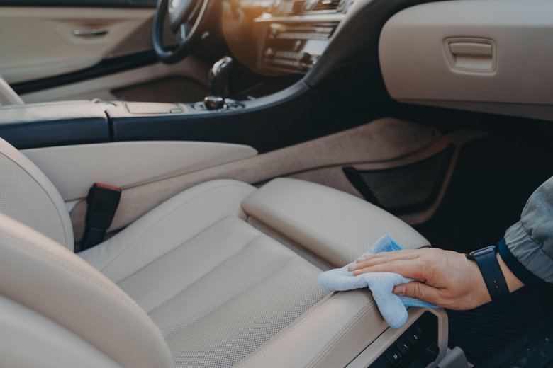 Как очистить тканевые сиденья автомобиля от пятен своими руками