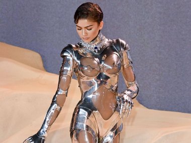 Зендея в образе от Thierry Mugler, 2024 год Зендея в образе от Thierry Mugler, 2024 год