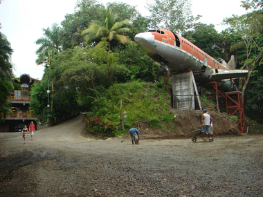 boeing-727-treehouse-3.webp