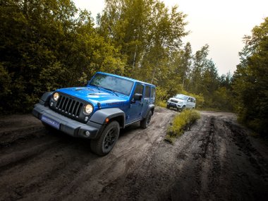 slide image for gallery: 17655 | Jeep Wrangler