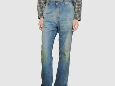 Slide image for gallery: 14130 | Gucci предложили купить джинсы в пятнах от травы за 60 тысяч рублей.