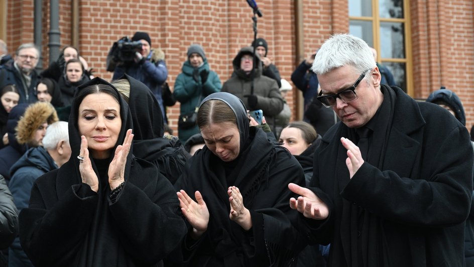 Александр, Екатерина и Анастасия Стриженовы Александр, Екатерина и Анастасия Стриженовы