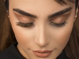 Девушка с ресницами Девушка с ресницами