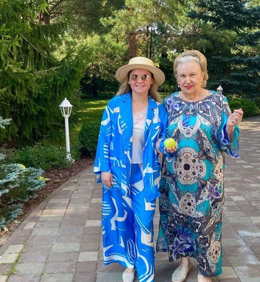 Юлия Проскурякова со свекровью