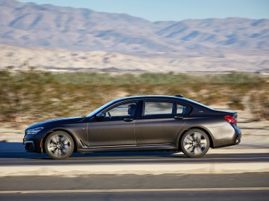 slide image for gallery: 23350 | BMW M760