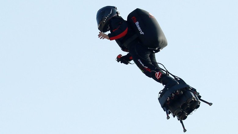 Фрэнки Запата начинает полет с берега Франции. Фото: Sky News