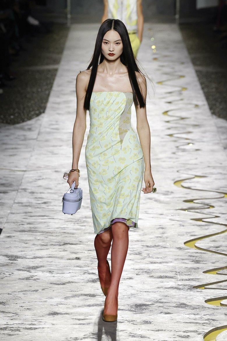 Versace весна-лето 2025 Versace весна-лето 2025