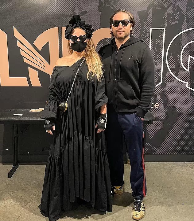 Sia Сия и Дэн Бернад Sia Сия и Дэн Бернад