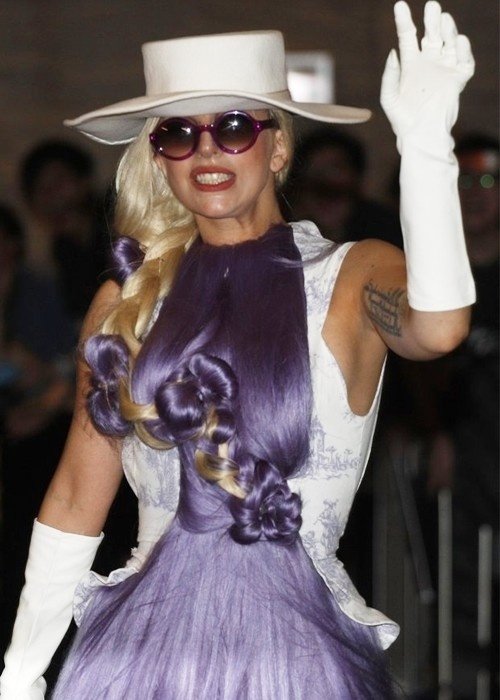 Леди Гага в платье из волос