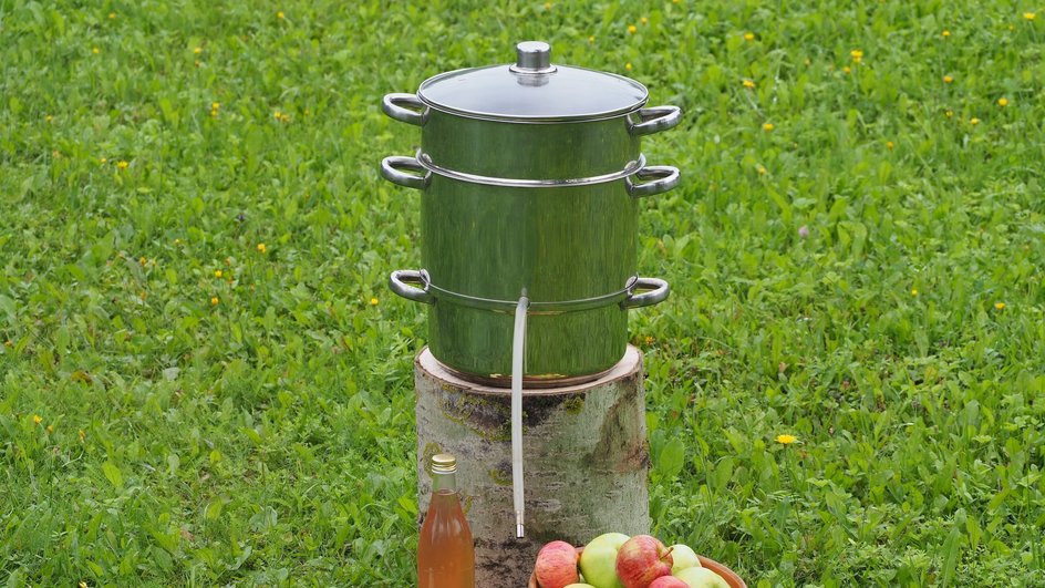 Соковарка с яблоками Соковарка с яблоками