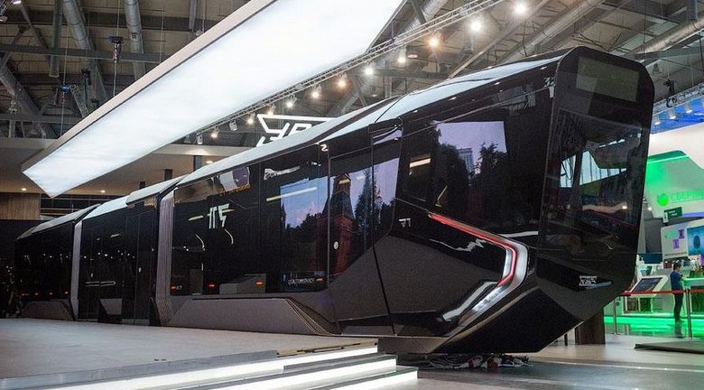 Трамвай R1 на выставке &quot;Иннопром-2014&quot; (Nik-nuk / CC BY-SA 4.0 / Wikimedia Commons)
