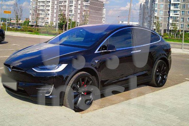 Не родственники: стало известно, кому достанется премиальная Tesla Романа Старовойта Не родственники: стало известно, кому достанется премиальная Tesla Романа Старовойта