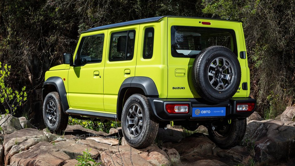 Пятидверный Suzuki Jimny сзади