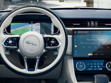 slide image for gallery: 27197 | Jaguar F-Pace 2021