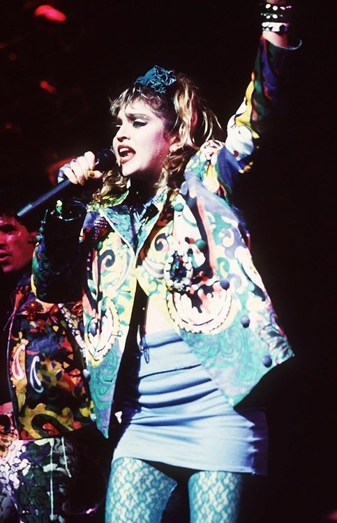 Мадонна всегда славилась любовью к необычной одежде - в 80-е она одной из первых оделась в вещи-«варенки»