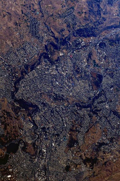 Фото Еревана и Стамбула из космоса. Источник: twitter.com