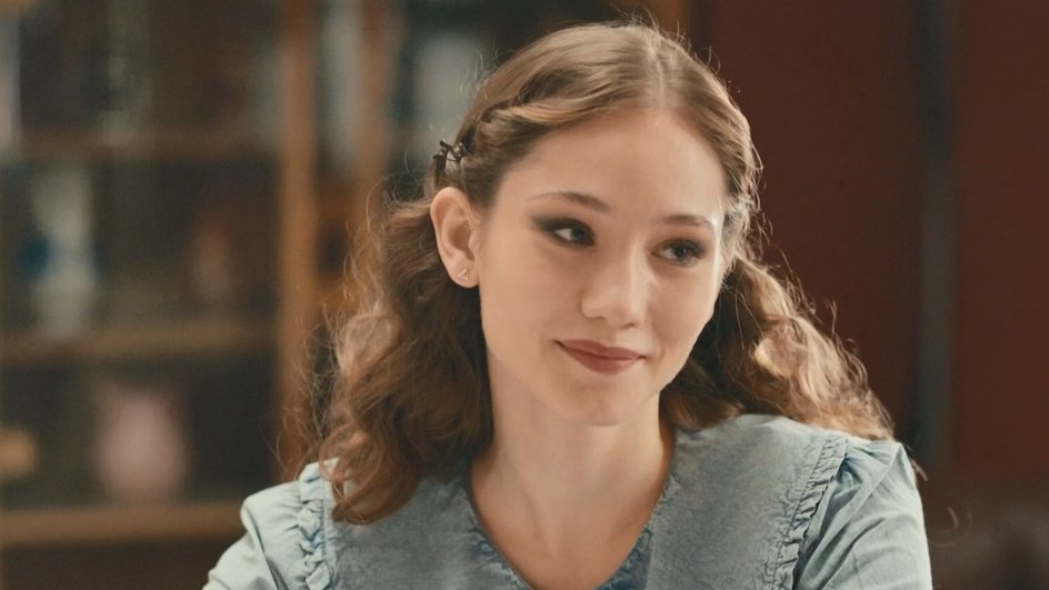 Ева Эртель в сериале «Маня и Груня» Ева Эртель в сериале «Маня и Груня»