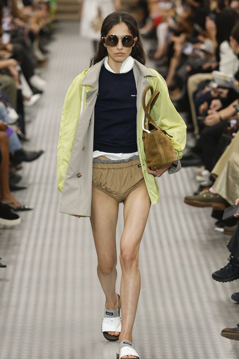 Показ Miu Miu Показ Miu Miu