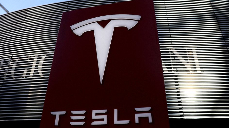 Илон Маск опроверг слухи о замене на посту CEO Tesla Илон Маск опроверг слухи о замене на посту CEO Tesla