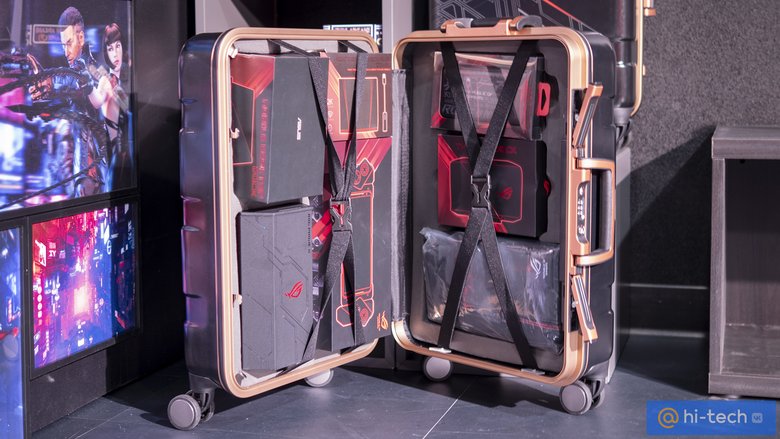Игровые аксессуары для ROG Phone II в специальном чемодане