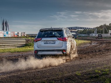 slide image for gallery: 26464 | Обновленный Mitsubishi Outlander