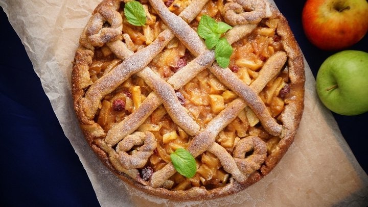 Яблочный пирог с клюквой - рецепт с фото пошагово