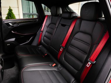 slide image for gallery: 26866 | Porsche Macan сиденья