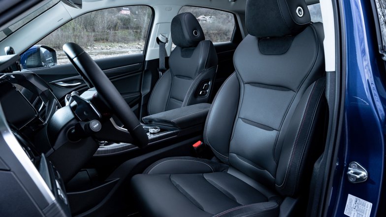 slide image for gallery: 27002 | Geely Tugella interior