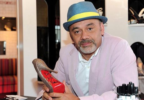 Гений-обувщик отстаивает свое право на красную подошву, которой так знаменит его бренд