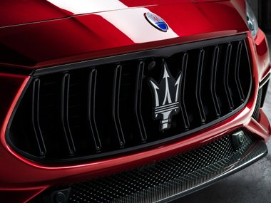 slide image for gallery: 26399 | Maserati Ghibli