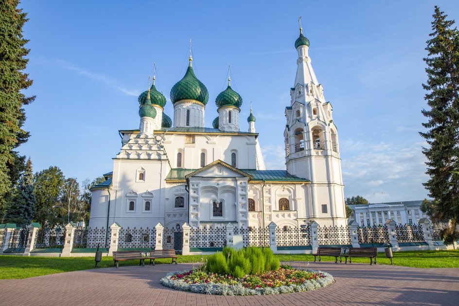 Вид на Храм Ильи Пророка в историческом центре Ярославля