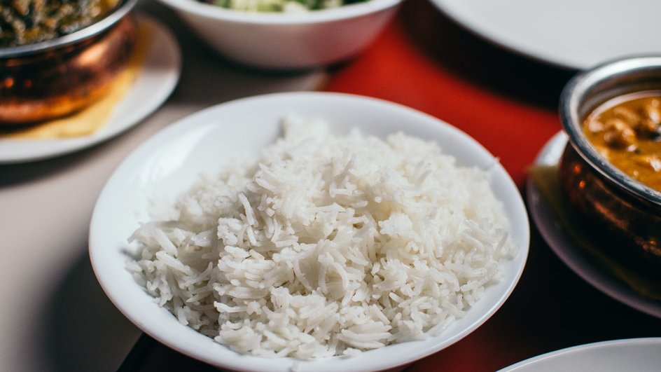Рис приготовленный на столе