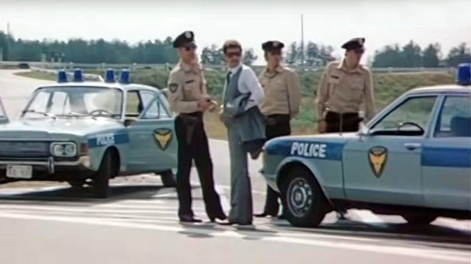 У полиции США немецкие Ford Taunus 20M (слева) и Ford Consul. Главное — американская марка