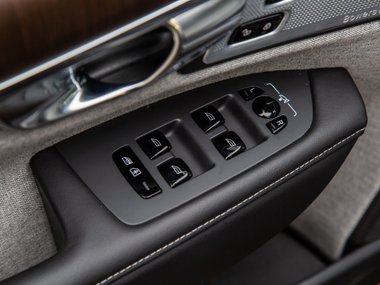 slide image for gallery: 27095 | Volvo V90