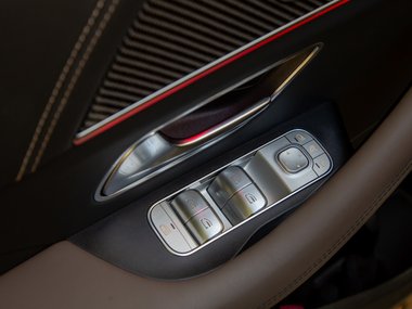 slide image for gallery: 27069 | Gle vs X6m