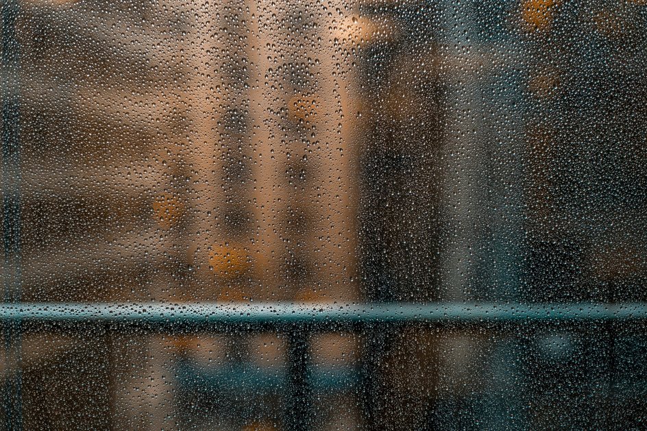 капли дождя на стекле капли дождя на стекле