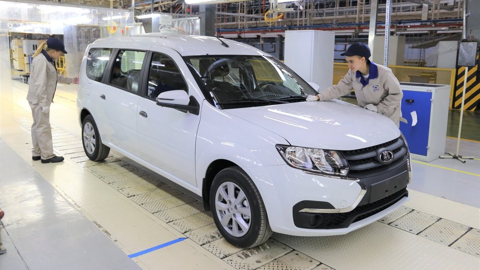 Производство Lada Largus на заводе в Ижевске. Сборка