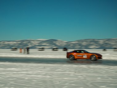 slide image for gallery: 27620 | Jaguar установил рекорд скорости на льду Байкала