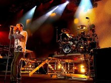 Кадр из Linkin Park: Дорога к революции
