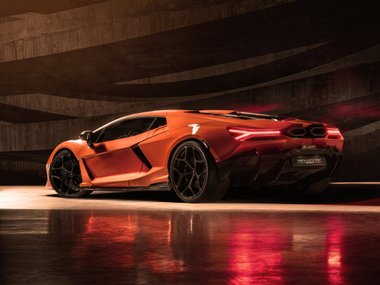 Lamborghini Revuelto экстерьер