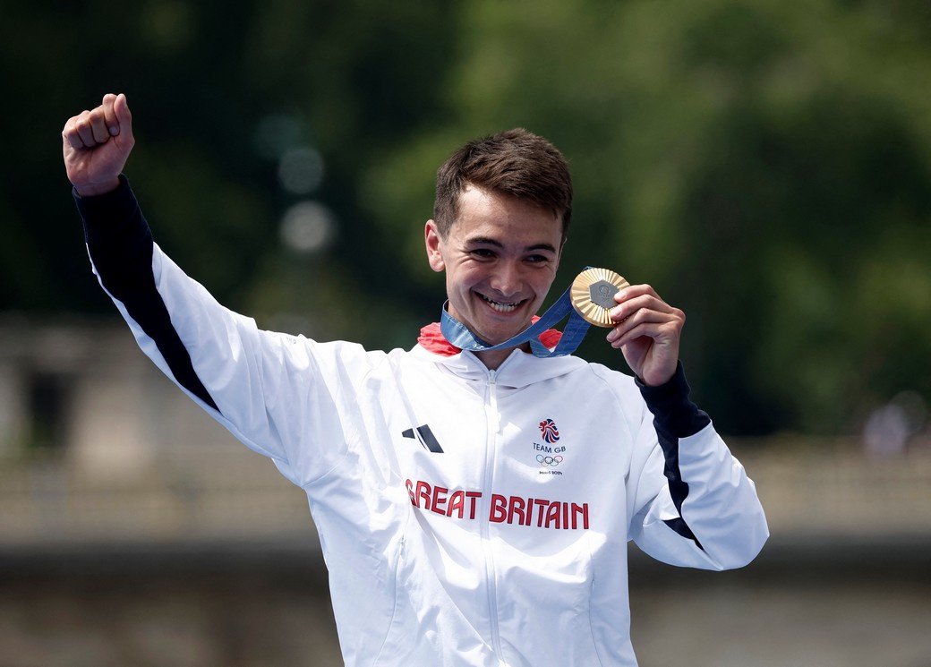 Британец Алекс Йи вырвал золото Олимпиады-2024 в триатлоне: видео