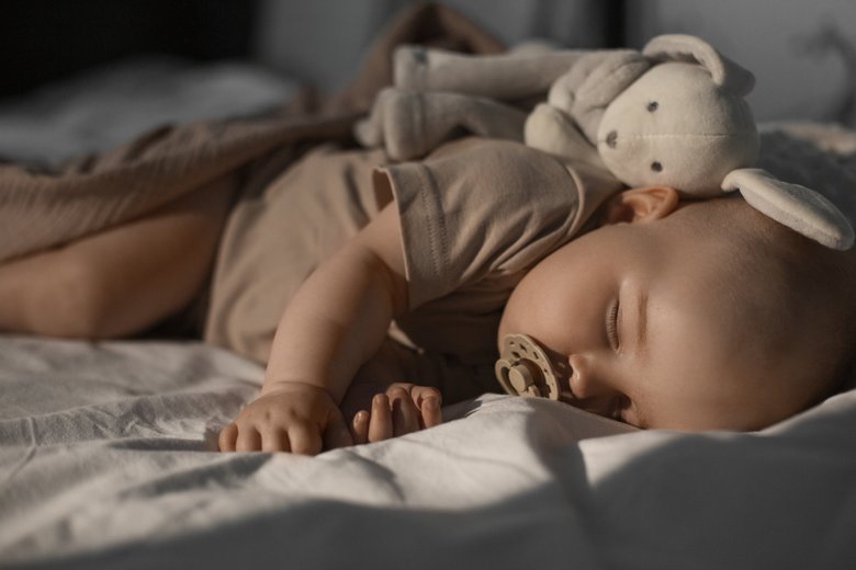 Сколько должен спать новорожденный и ребенок до года?