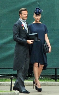 Чета Бекхэм на церемонии бракосочетания принца Уильяма и Кейт Миддлтон, Лондон, апрель 2011 года, Виктория на 7-м месяце беременности
